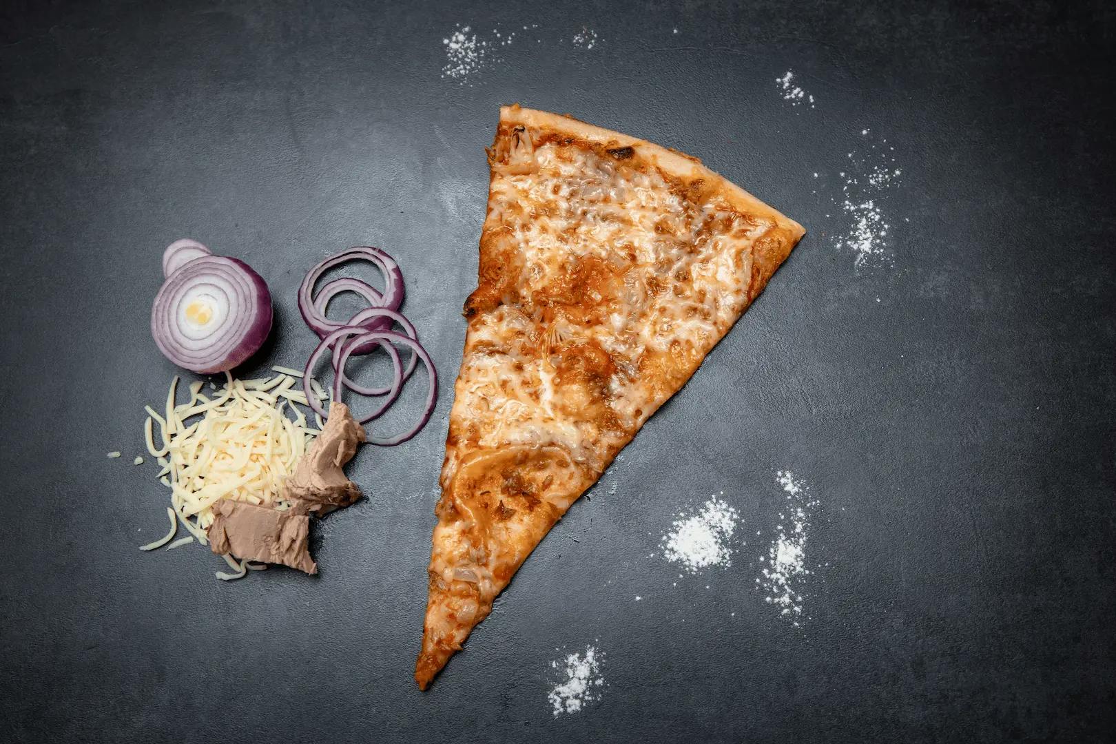 Pizza Catering Brandenburg - eine Stück frischer Pizza aus unserem Foodtruck.